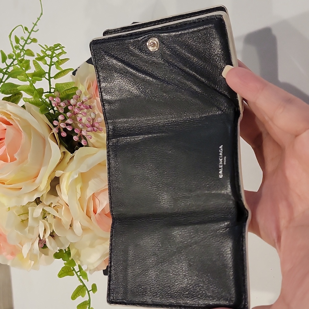 Authentic Balenciaga card wallet - Picture 8 of 11